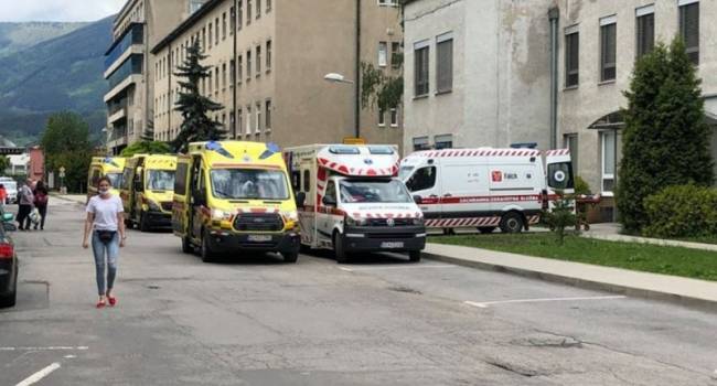 Трагедия в Словакии: Преступник с ножом напал на школу, погибли люди