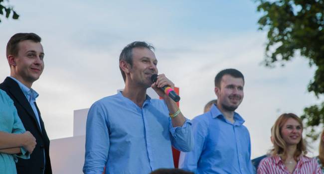 «Корпоративы у россиян, офшоры и глупость»: Лукаш прокомментировала исчезновение «запевалы Вакарчука» в политике «Корпоративы у россиян, офшоры и глупость»: Лукаш прокомментировала исчезновение «запевалы Вакарчука» в политике
