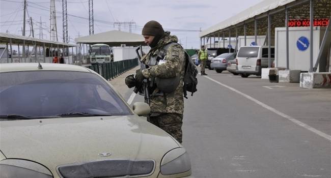 «Люди не могут пересечь границу»: Войска РФ уже пятый день подряд блокируют КПВВ «Марьинка»