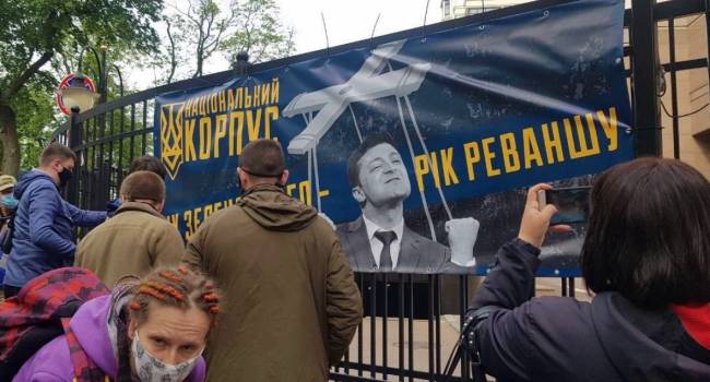 Блогер: в деле Стерненко власть Зеленского сделала все то, за что смели власть Януковича Блогер: в деле Стерненко власть Зеленского сделала все то, за что смели власть Януковича