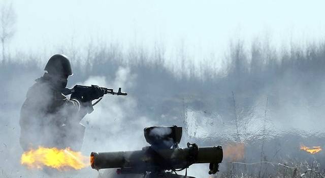 Бойцы ВСУ ювелирным выстрелом управляемой ракетой ликвидировали вражеского снайпера, убивавшего украинцев на Донбассе - видео