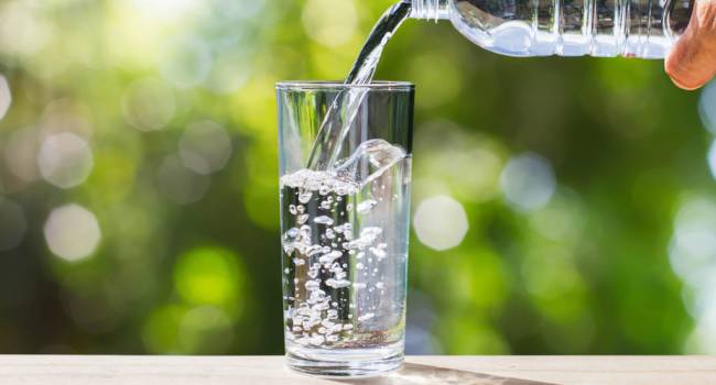 Польза научно доказана: ученые объяснили, почему нужно пить воду натощак 