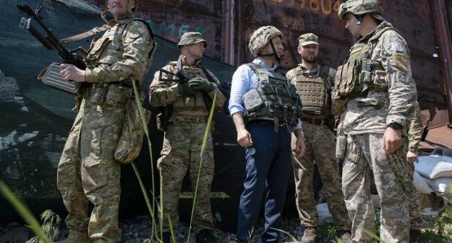 «Это или крайняя наивность, или хитрый план»: журналист заявил, что у Зеленского нет причин перестать стрелять на Донбассе 