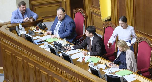Романенко: депутатам «Слуги народа» пришла в голову «гениальная мысль» обложить налогом владельцев автомобилей стоимостью от 1 млн грн