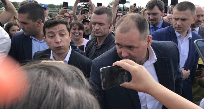 Розенко: Зеленский заявил во время пиар-визита на Прикарпатье, что они не просто думают, что делать, а делают. Правда, делает президент лишь селфи с пострадавшими