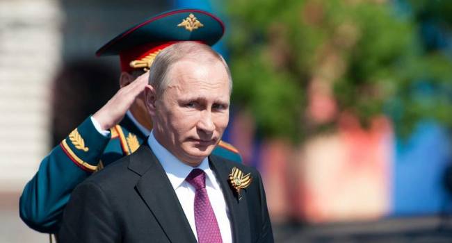 Политолог: после парада в Москве стало доказанным фактом наличие у Путина рабочих двойников