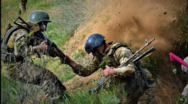 «Жесткое артиллерийское наступление РФ на Донбассе»: Вооруженные силы Украины потеряли 4 человек
