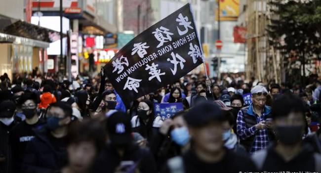 В Гонконге начались очередные акции протеста: Полиция провела массовые задержания 