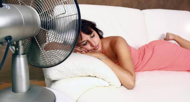 «По ночам запрещается»: медики объяснили, почему нельзя пользоваться вентилятором во время сна 