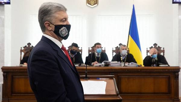 Сегодня суд с третьего раза попытается избрать меру пресечения Порошенко 