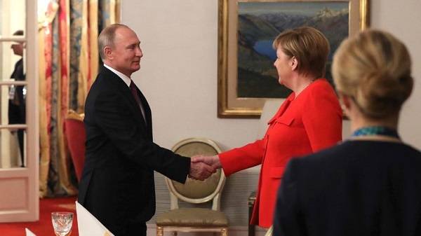Пресс-служба Меркель предоставила свой вариант телефонного разговора с Путиным