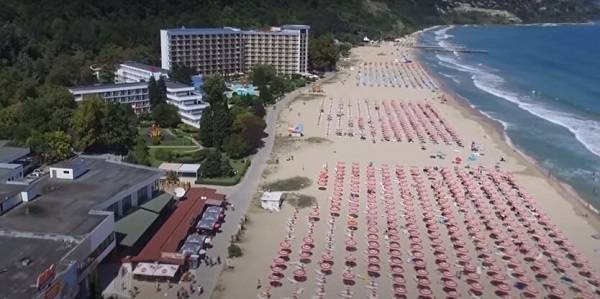 Без тестов и обсервации: Болгарские курорты отныне открыты для украинцев 