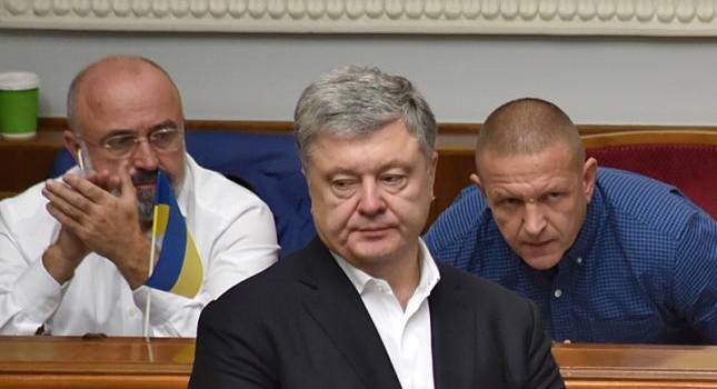 Суд над Порошенко: Фемида в очередной раз не смогла принять решение 