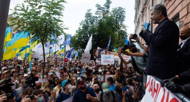Политолог: у Порошенко снова появился шанс вернуться во власть
