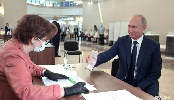 Песков считает «триумфом доверия» результаты референдума в России 