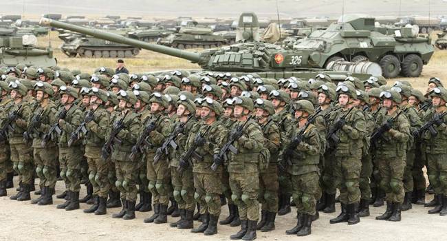 «В любой момент могут пойти в наступление»: РФ расположила у границ с Украиной почти 90 тысяч военных, 1100 танков, артсистем и сотни РСЗО