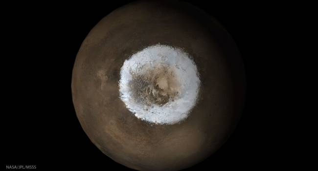 Орбитальный аппарат сделал самый четкий снимок большой водяной территории на Марсе