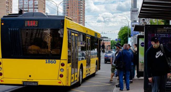 «Ходите теперь пешком»:  В Киеве отменили льготный проезда в общественном транспорте