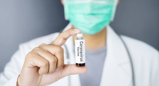 Одной вакцины будет мало: медики заявили о снижении иммунитета к коронавирусу