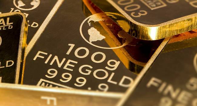 В мире стремительно растет цена на золото, покупаю самый дорогой металл килограммами: с чем это связано?