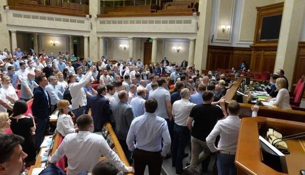 Депутаты Рады не смогут назначать лиц без образования своими помощниками Депутаты Рады не смогут назначать лиц без образования своими помощниками