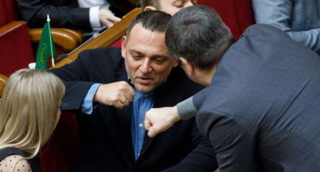 Бужанскому не столь нужен сам языковой закон, ему нужен хайп перед выборами мэра Днепра, где он будет баллотироваться, – политолог Бужанскому не столь нужен сам языковой закон, ему нужен хайп перед выборами мэра Днепра, где он будет баллотироваться, – политолог