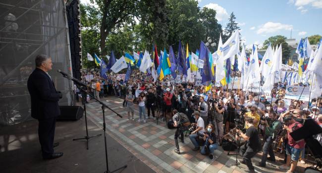 Для Порошенко борьба за украинский язык является одним из последних бастионов после того, как «пленки Деркача» серьезно ударили по имиджу «борца с Путиным» - мнение