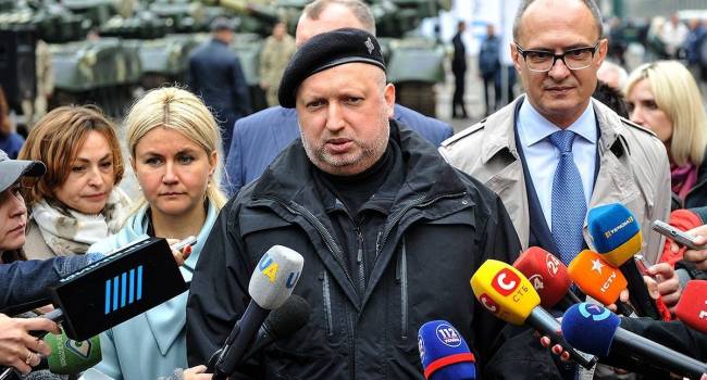 Оппоненты Зеленского не собираются сидеть, сложа руки, и уже осенью в стране могут начаться протесты, координируемые Турчиновым - мнение