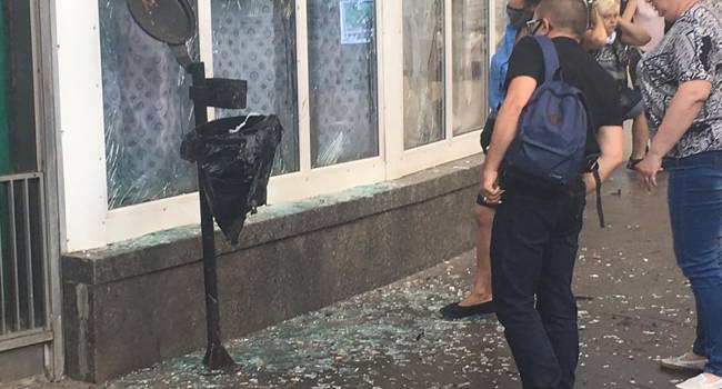 «Выбитые стекла и травмирование людей»: В Киеве на «Шулявке» произошел мощный взрыв