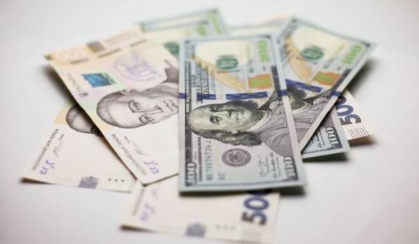 Эксперт: дальнейший курс доллара зависит от действий главы НБУ
