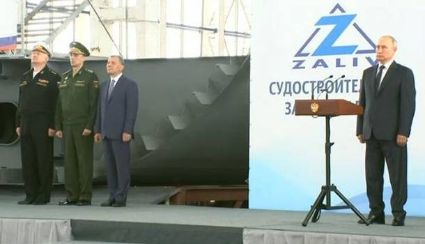 Путин прибыл в Крым  и анонсировал строительство вертолетоносцев 