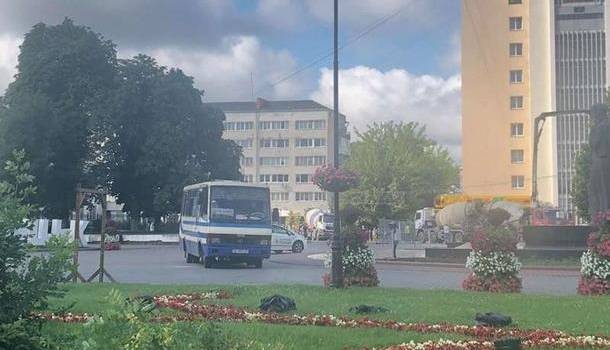  Преступник в Луцке выбросил гранату из захваченного автобуса 