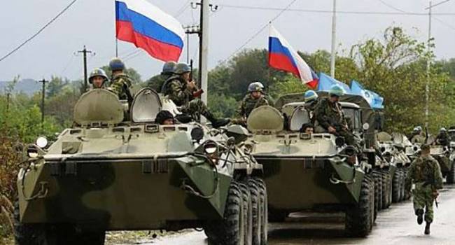 «Пушки, гусеницы…»: В Енакиево замечена колонна военной техники из 53 единиц