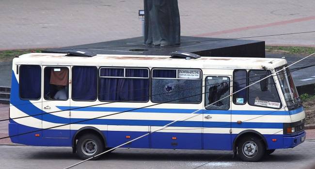 ЧП в Луцке: Преступник выбросил из автобуса взрывное устройство, прогремел взрыв