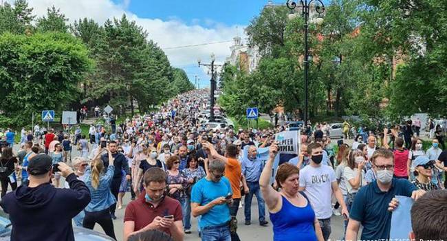 «Долой царя!»: в Хабаровске провели самую массовую акцию для поддержки арестованного губернатора 