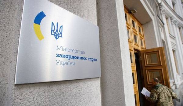 МИД направил в Россию еще одну ноту протеста из-за «гумконвоя» на Донбасс МИД направил в Россию еще одну ноту протеста из-за «гумконвоя» на Донбасс