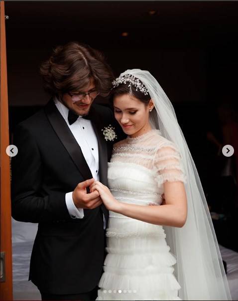 «Беременность — это далеко не единственный повод для раннего брака»: 18-летняя дочь Бориса Немцова показала фото со своей свадьбы 