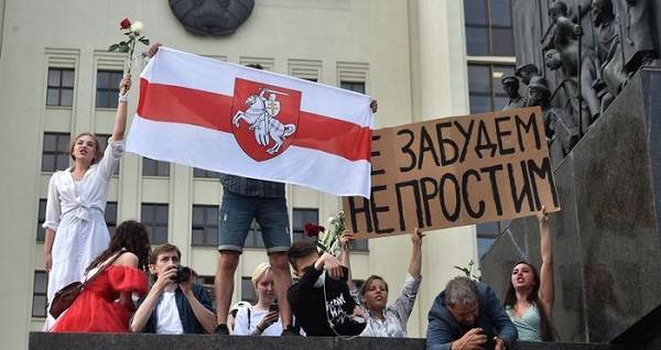 «Покажите это бабушкам и дедушкам»: белорусская газета показала все ужасы протестов в стране 