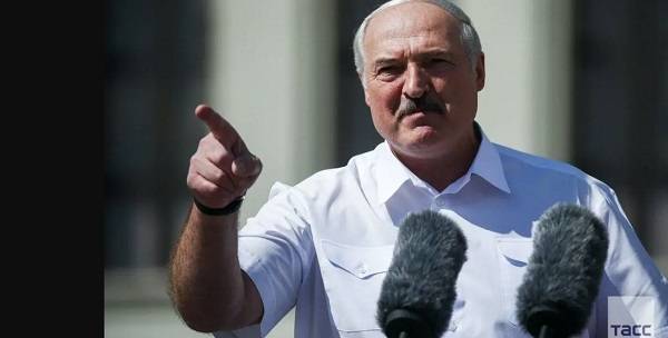 «Вы хотите, чтобы и Россия отреагировала?»: Лукашенко вновь пригрозил участникам протеста в Беларуси 