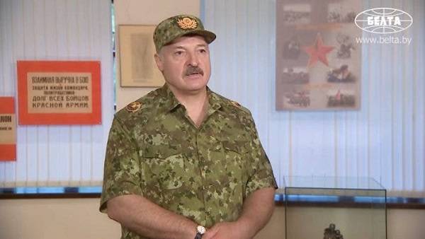  «Нельзя шутить перед угрозой вторжения «неслабых войск НАТО»: Лукашенко заговорил о военном положении в Беларуси 