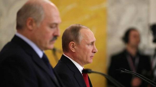 «Слезно кинулся звонить: Вова, спасай!»: в Беларуси рассказали, как Путин помог Лукашенко 