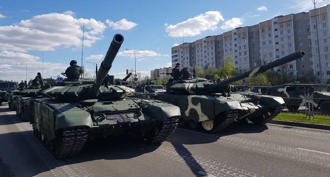 «Батька готовится к войне с РФ?»: Беларусь перебрасывает на границу с Россией танки и БТР