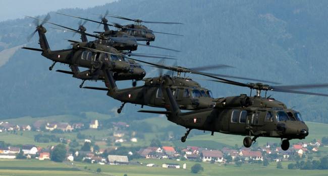 «Знак Путину?»: «Машины смерти» Black Hawk и Apache прибыли к границе с Беларусью. Батальон американских военных на подходе 
