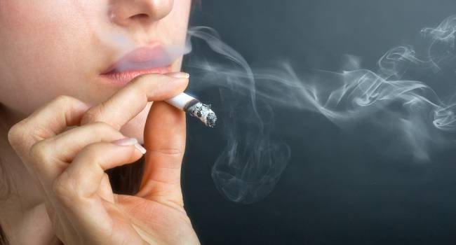 Увеличивается на 25%: медики рассказали о заболевании у курящих женщин