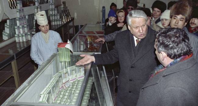 Журналист: впервые этот трюк Зеленского, еще во времена «перестройки», выполнил Борис Ельцин