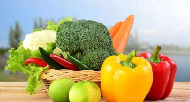 Против обезвоживания: диетологи назвали лучшие фрукты и овощи для восполнения жидкости в организме 