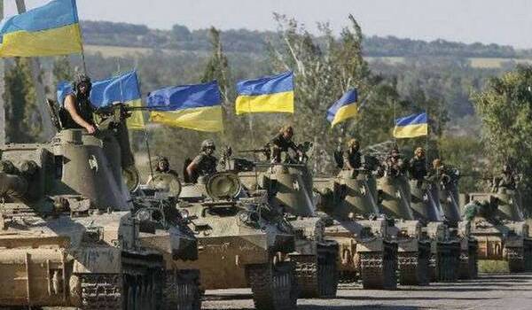 «Молодцы! Слава Украине!»: В Сети опубликовали кадры движущейся колонны бронетехники ВСУ