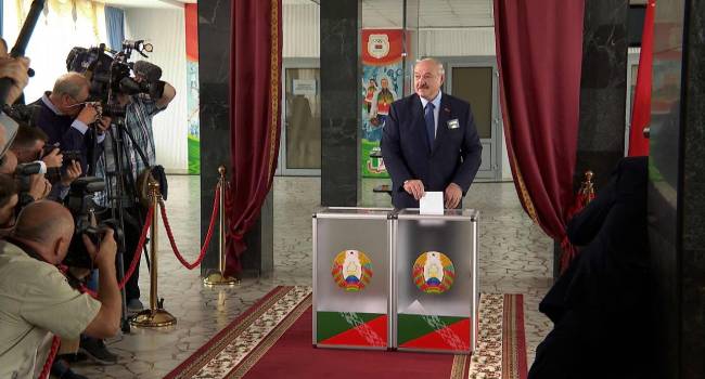 «Скоро он уедет из страны»: Жириновский предрек побег Лукашенко из Беларуси 