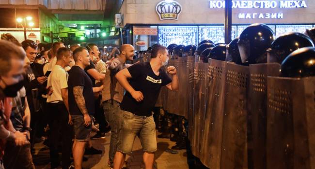 Блогер на пальцах объяснил, почему белорусы, которые вышли на протест, так упорно твердят «мы не Майдан»