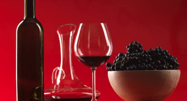 Пейте вино: ученые доказали пользу алкоголя при коронавирусе
